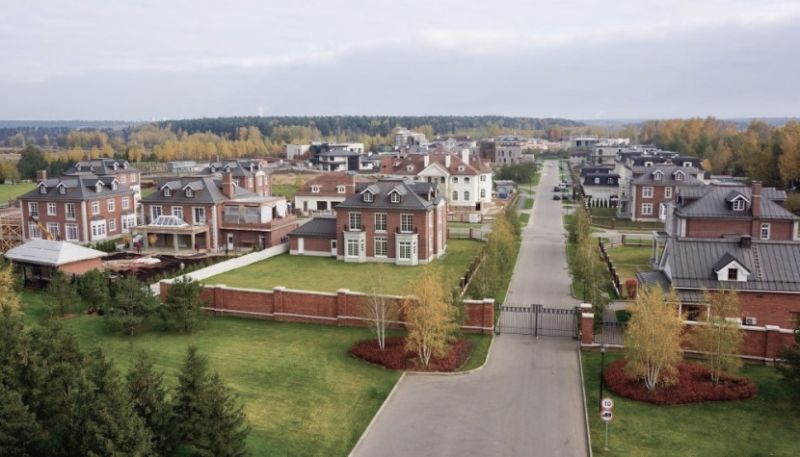 Обзор элитного коттеджного поселка «Раздоры-2» на Рублевке: цены на особняки, инфраструктура и отзывы